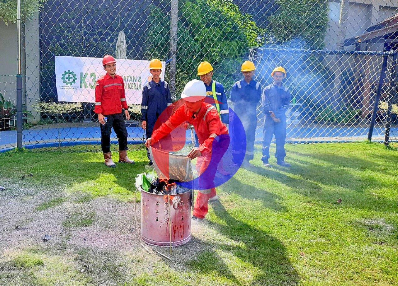 SIMULATION OF FIRE BLANKET TO CONFRONT FIRE ACCIDENT